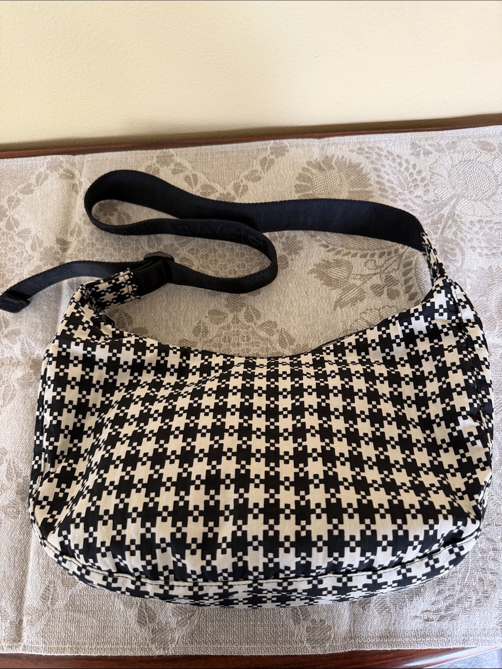 Baggu Black and White Pixel Gingham Medium Crescent Shoulder Bag, EUC - Picture 12 of 12